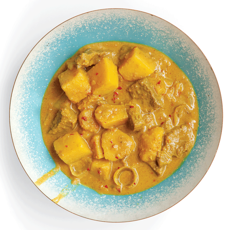 Yellow Curry with Beef and Potatoes (Kaeng Karii)