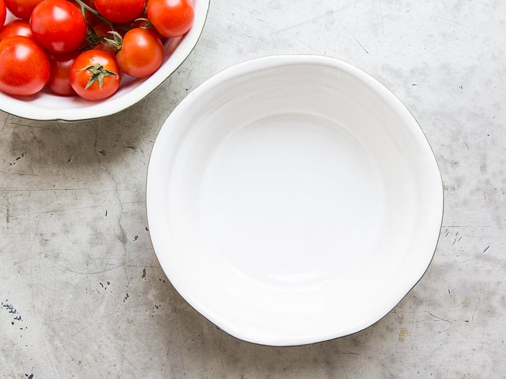 Handmade Italian white ceramic bowls from Il Buco Vita