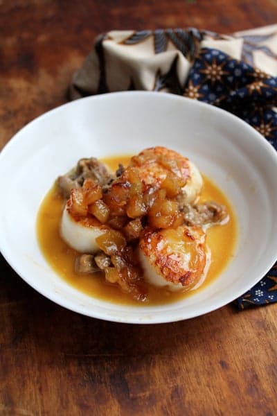 Sauéed Sea Scallops with Caramelized Apples and Chicken Livers