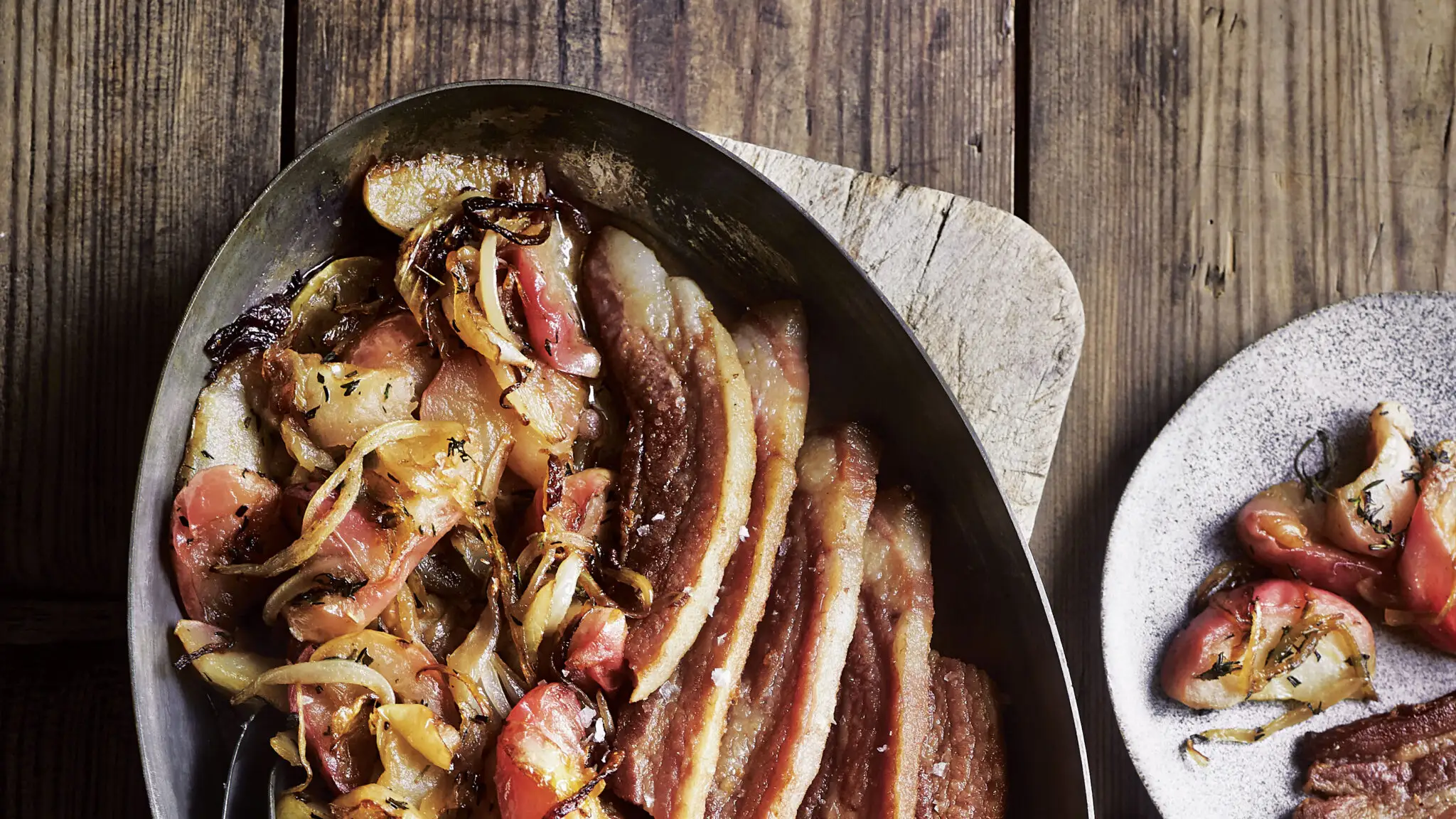 Æbleflæsk (Roasted Apples and Bacon with Onions and Thyme)-image