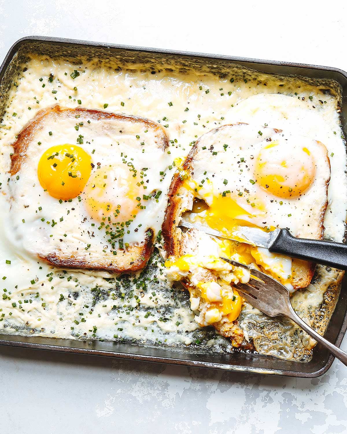 Baked Toast With Cream and Eggs May Be the Perfect Brunch Dish