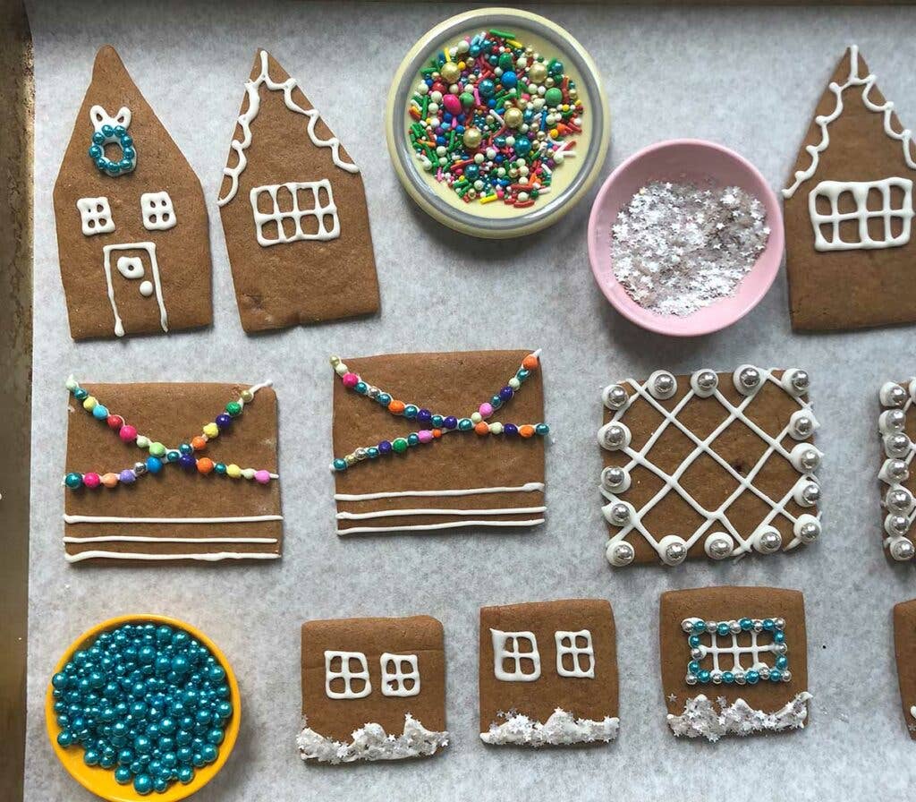 decorating gingerbread house