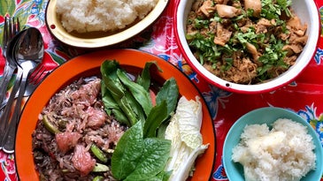 Thai Pomelo and Crab Paste Salad (Tam Som Oh)