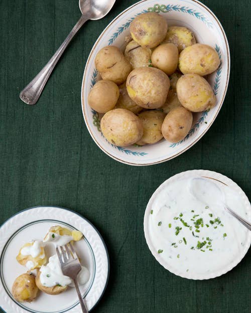 Pellkartoffeln mit Leinöl (Boiled Potatoes with Quark and Flaxseed Oil)