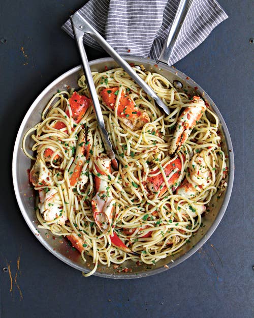 Linguine with Crab in Spicy White Wine Sauce