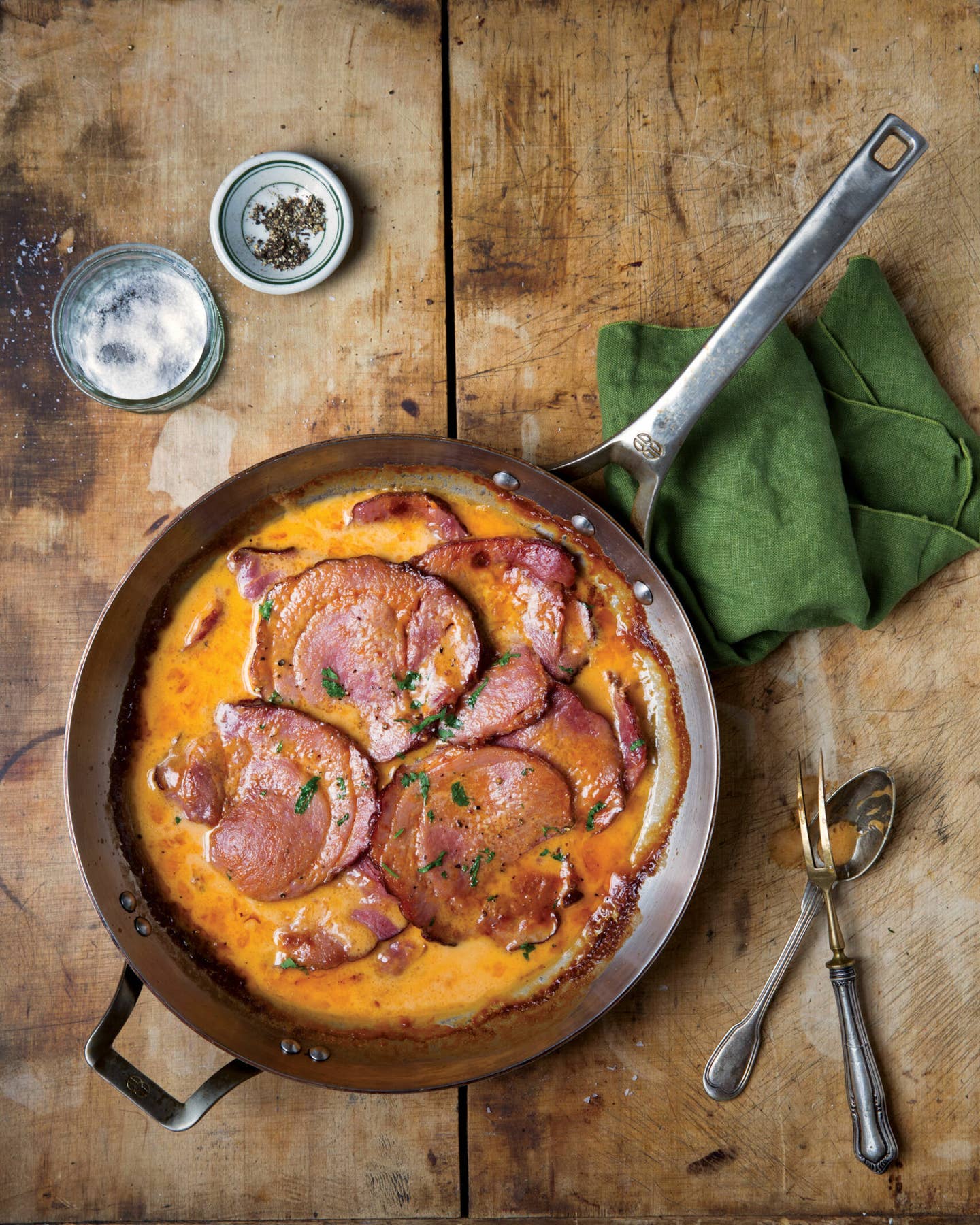 Chablis-Style Ham with Tomato Cream Sauce (Jambon au Chablis)
