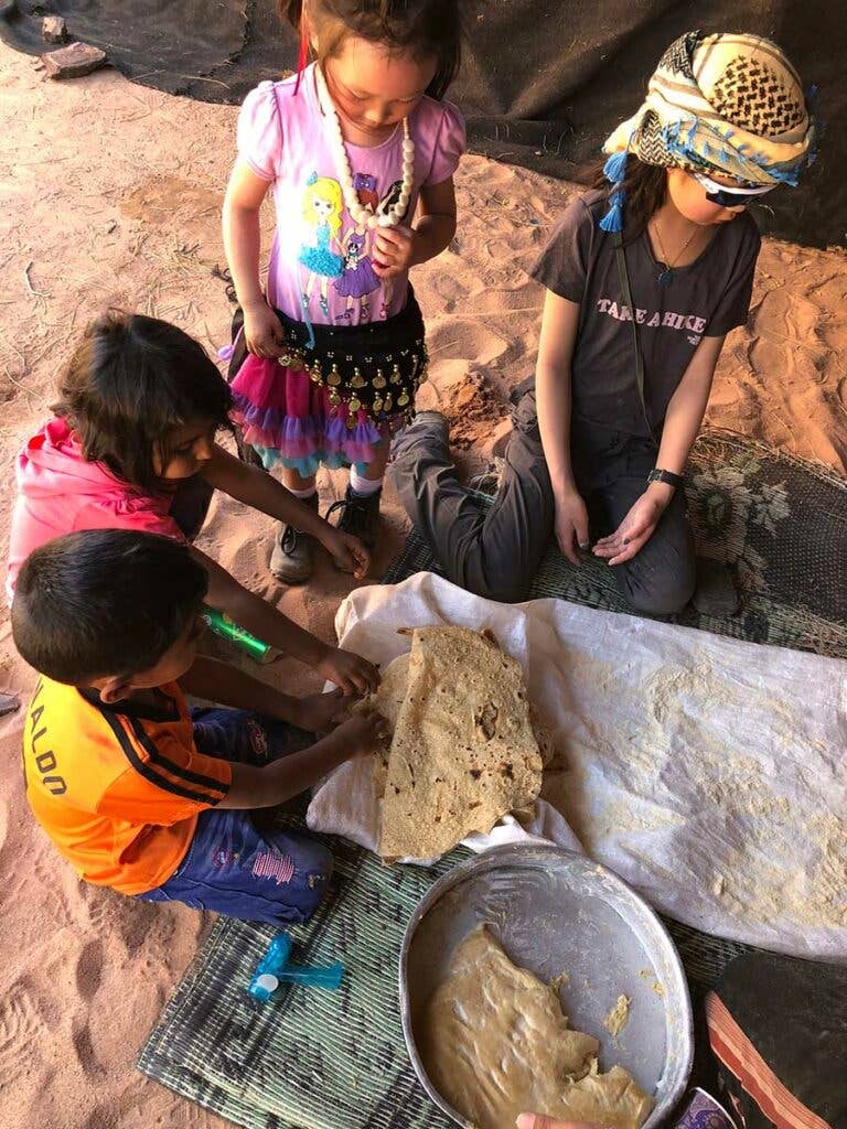 families making shrak