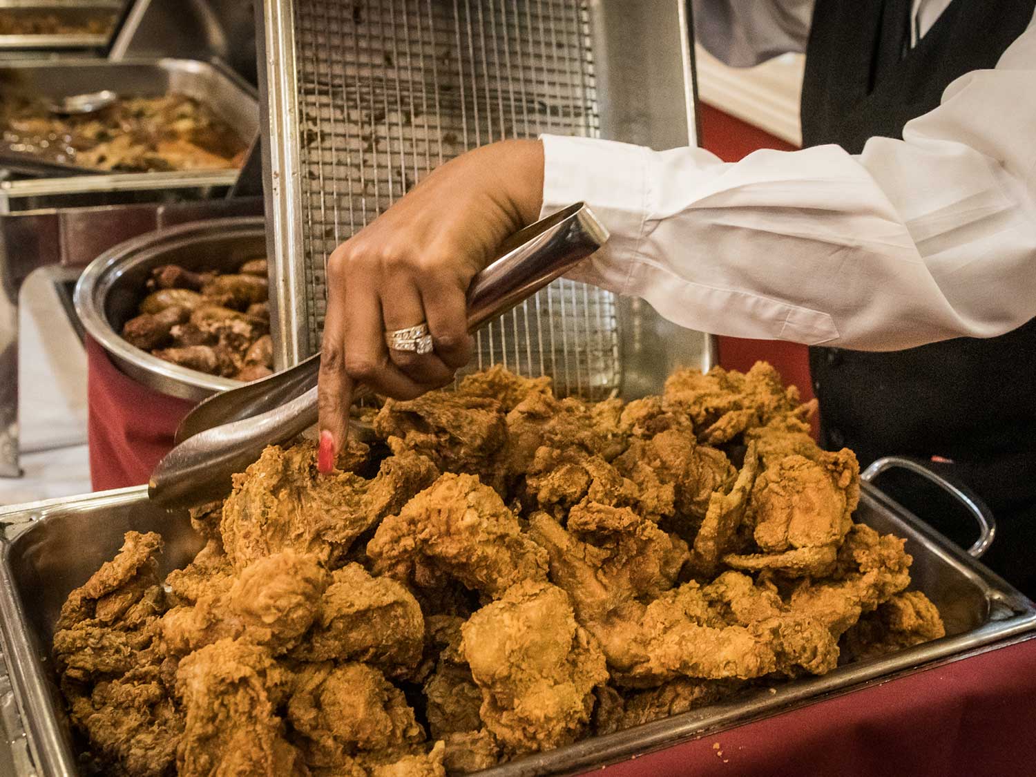 strip Wortel Middellandse Zee Lunch At This Iconic New Orleans Restaurant Includes a Fried Chicken  Avalanche