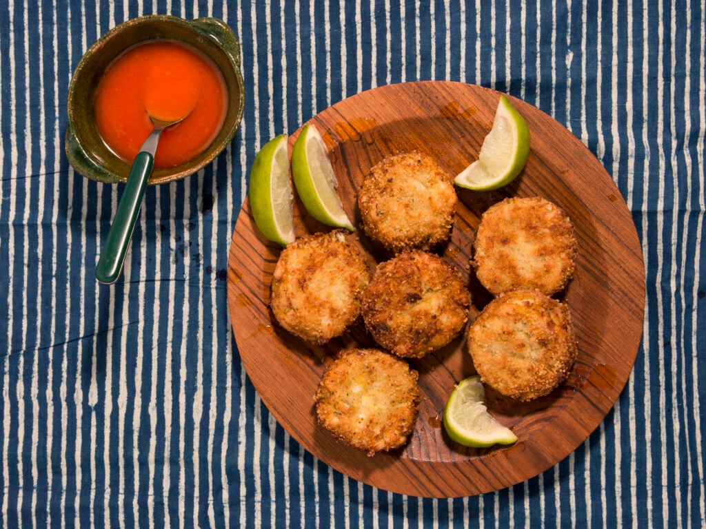 Fonio-Crusted Crab Cakes