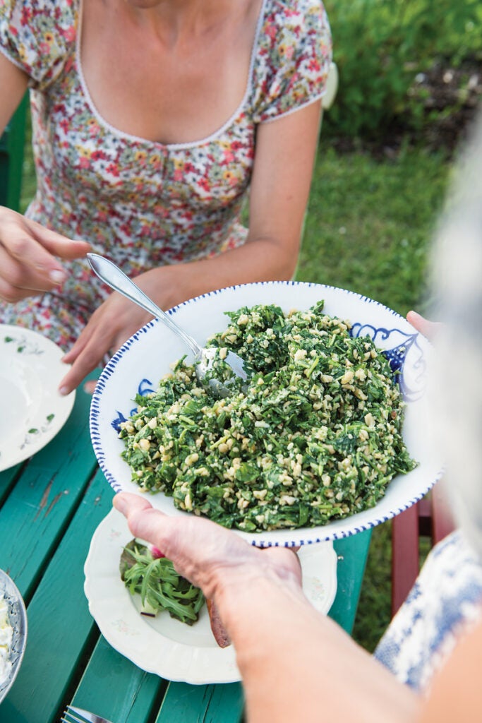 arugula and cashew pesto salad