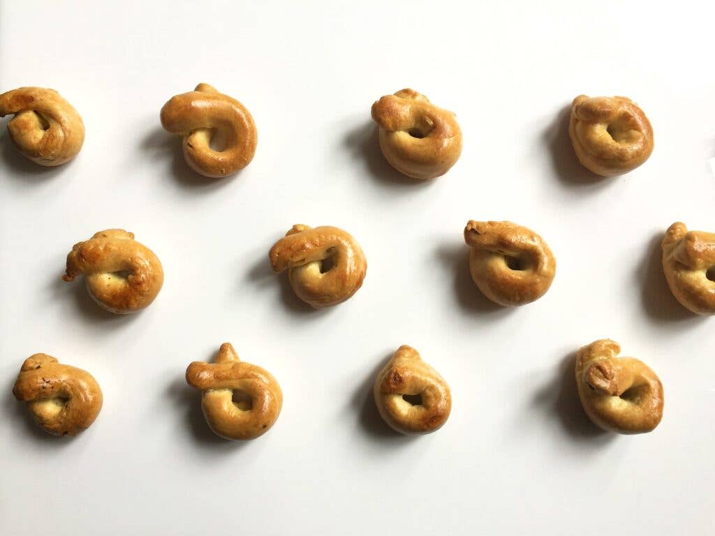 httpswww.saveur.comsitessaveur.comfilesimages201703taralli-stacy-adimado_2000x1500.jpg