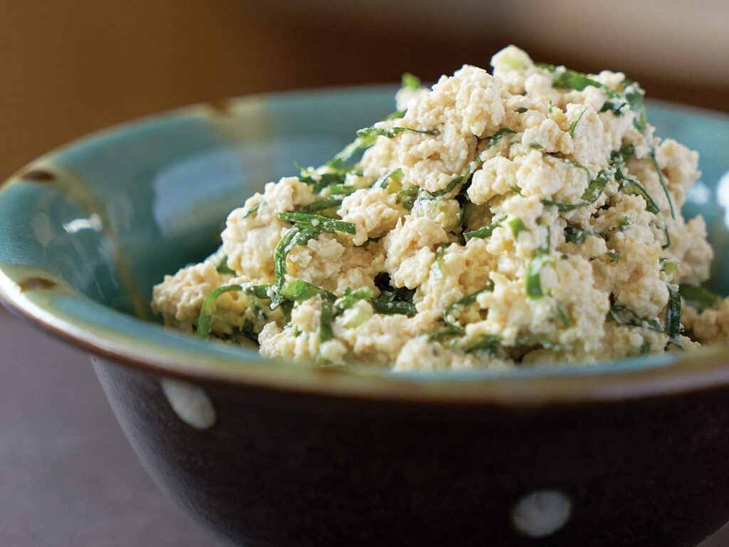 Spinach and Tofu Salad with Peanut–Miso Dressing