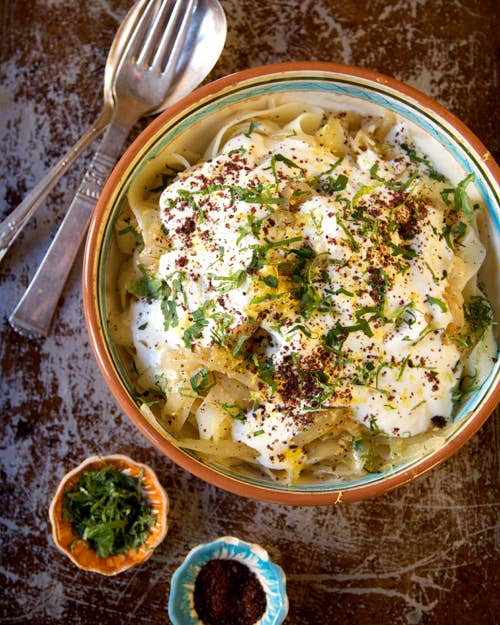 Rishta bi Laban wa Bassal  (Tagliatelle with Yogurt and Fried Onions)
