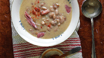 Hungarian Ham and Bean Soup (Csülkös Bableves)