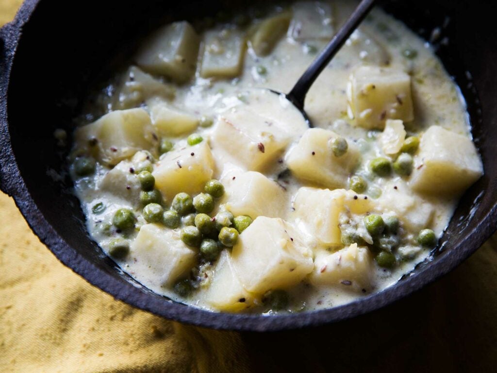 Potatoes and Peas in Yogurt Sauce