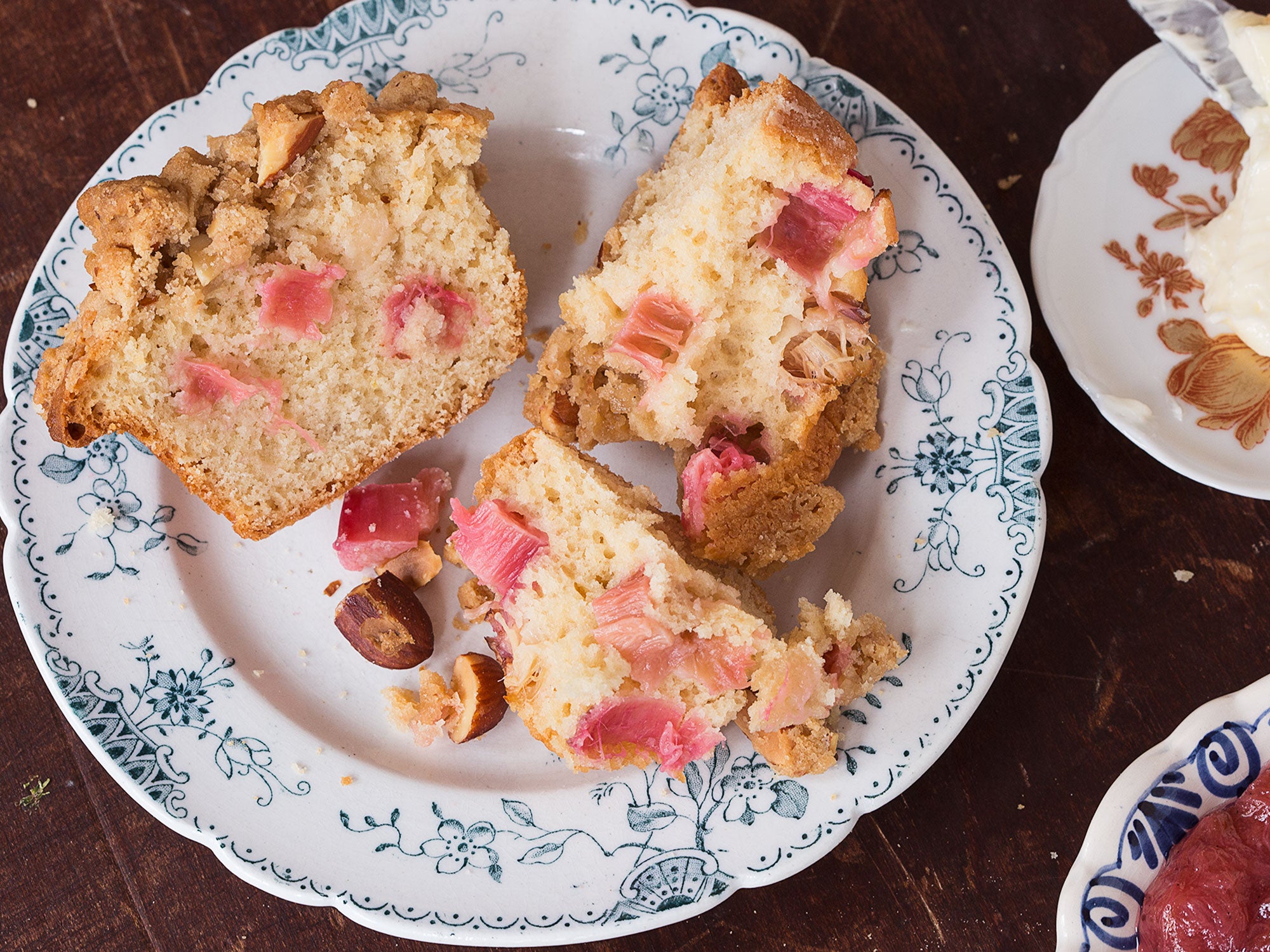 Rhubarb Muffins with Almond Streusel Saveur