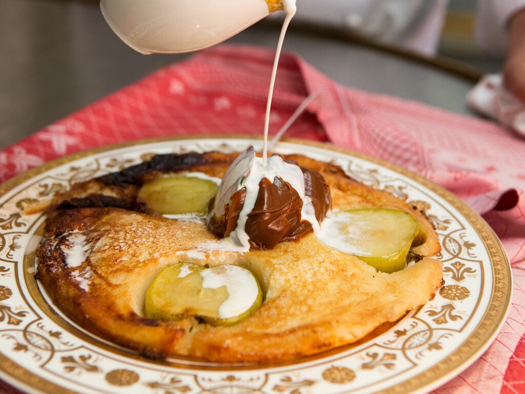 Panqueque of granny smith apples with dulce de leche