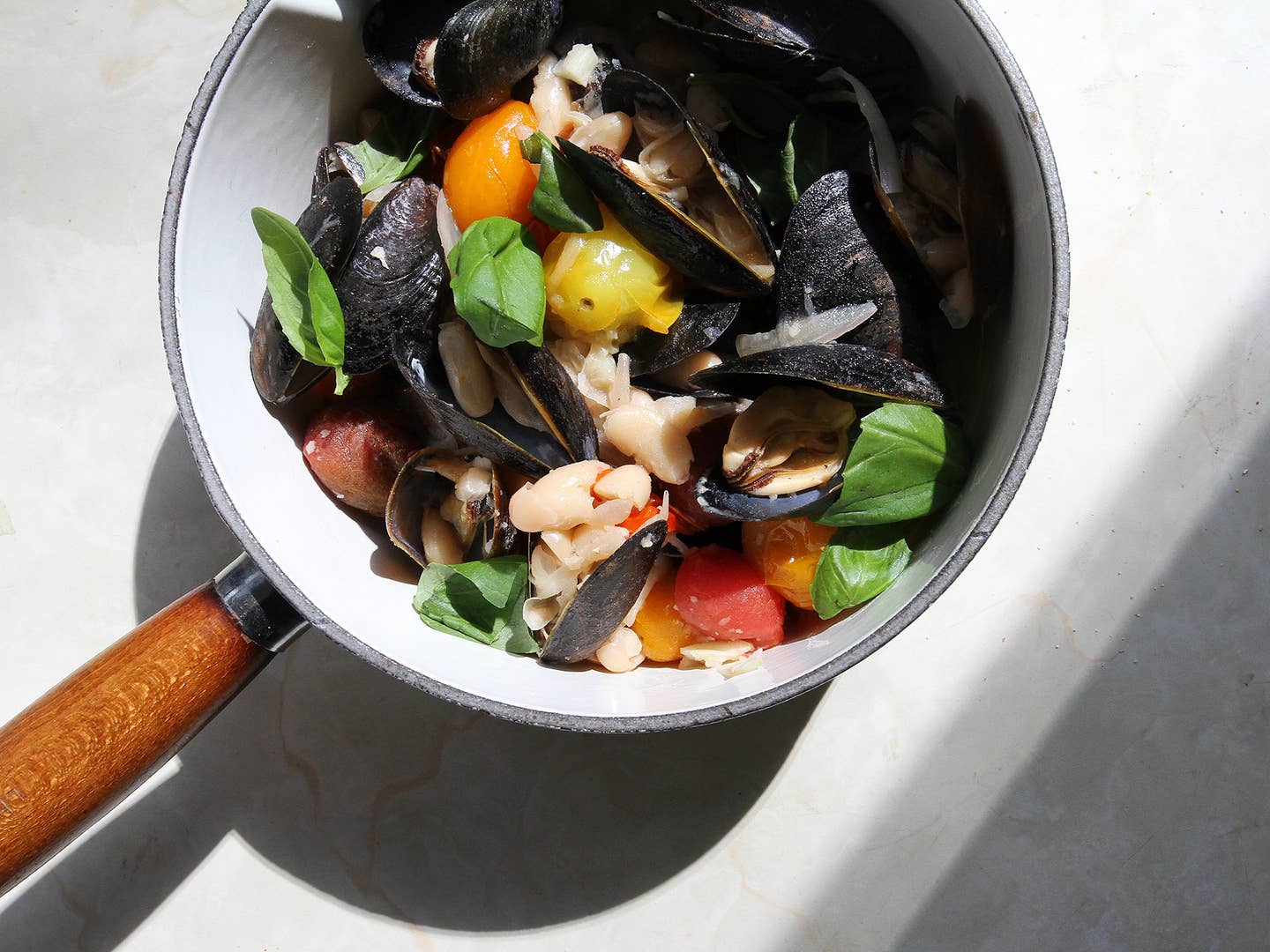 Mussels with Tomatoes and White Beans