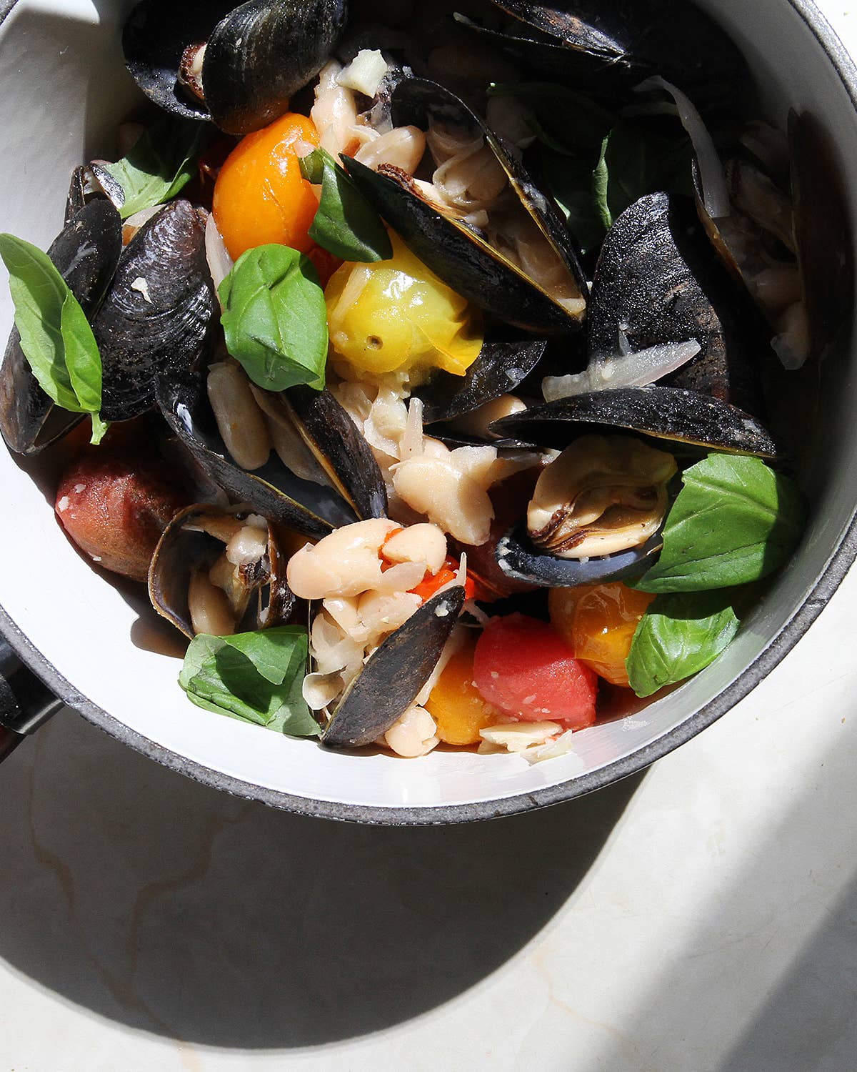 Mussels with Tomatoes and White Beans