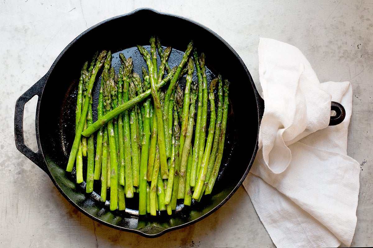 Roasted Asparagus With Garlic Recipe | Epicurious