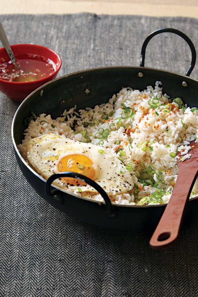 Filipino Garlic Fried Rice with Vinegar Sauce (Sinangag)