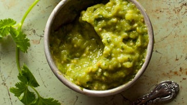 Salsa Verde con Aguacate (Green Salsa with Avocado)
