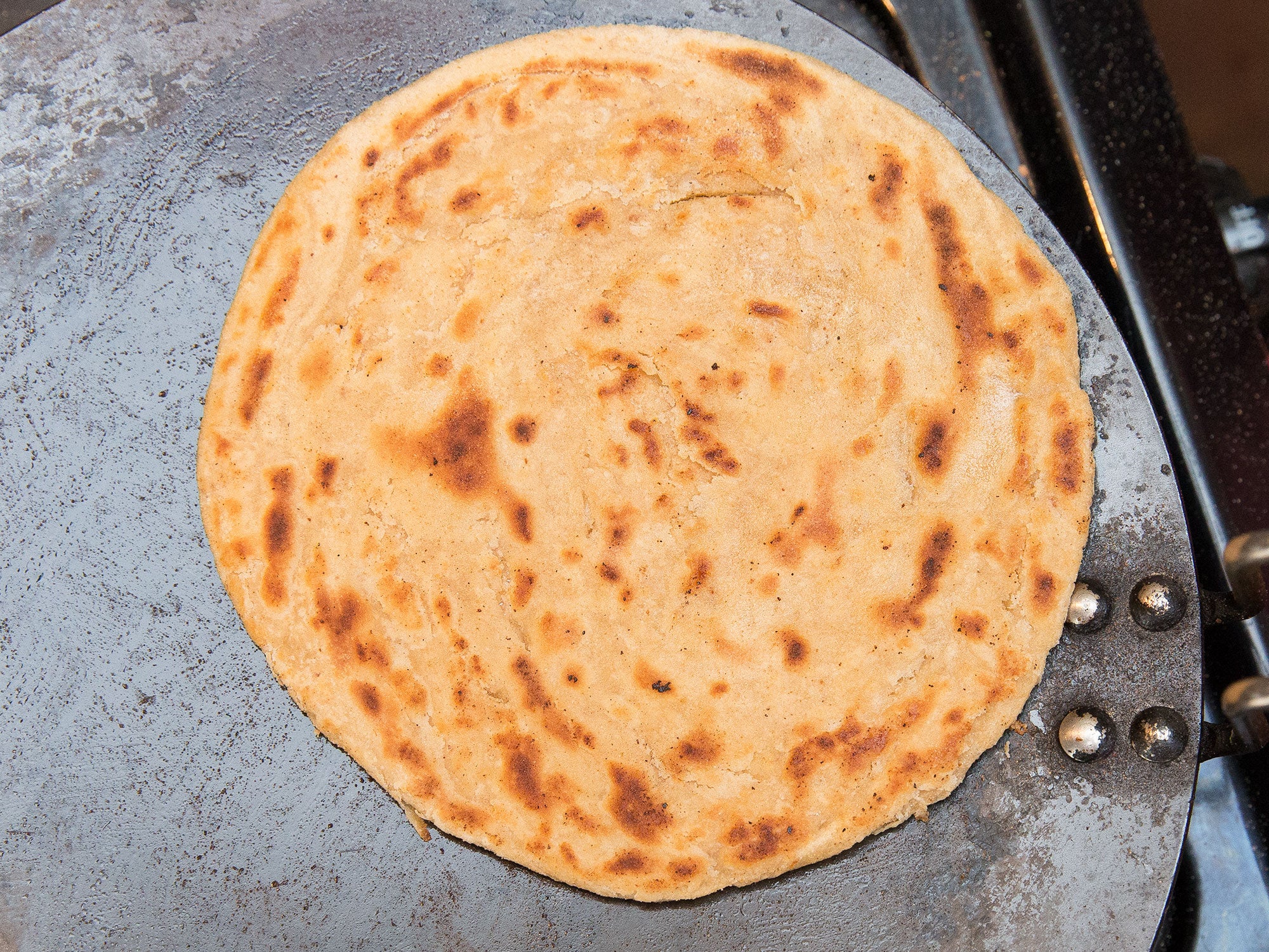 Лепешки роти замороженные. Индийские лепешки чапати. Лепешка Roti Paratha. Пакистанская лепешка роти. Татарские лепешки.