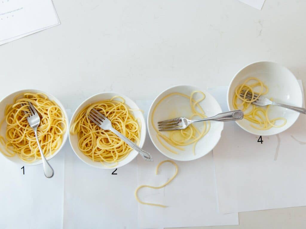 buttered spaghetti in bowls