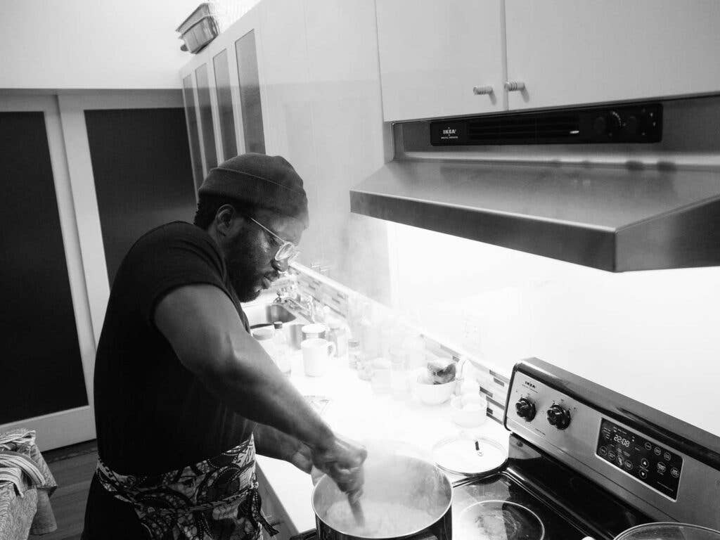 Tunde cooking fufu