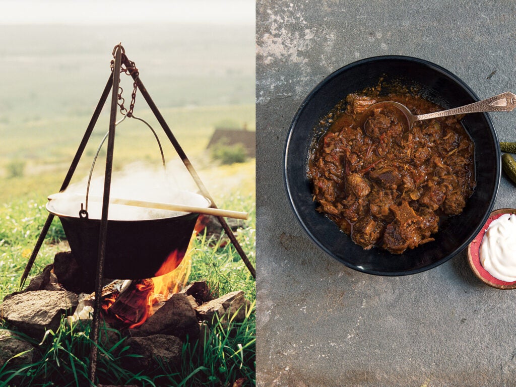 Hungarian Braised Beef with Paprika (Pörkölt)