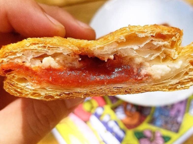 Guava-cream cheese pastelitos