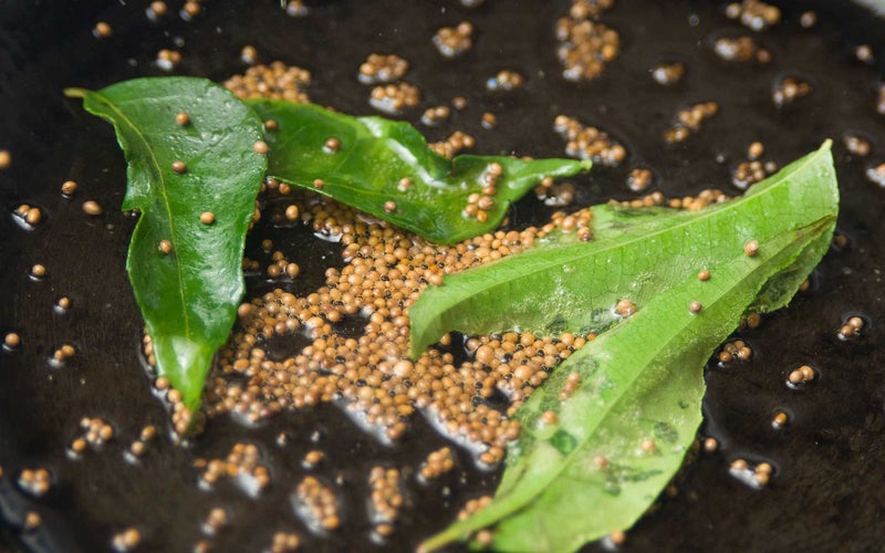 curry leaves in oil