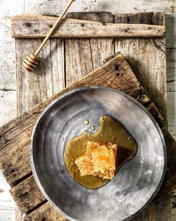 Meet the Australian Ceramicist Turning Snake Skin and Crocodile Eggs Into Art Meet the Australian Ceramicist Turning Snake Skin and Crocodile Eggs Into Art