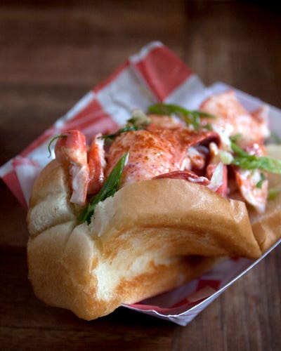 httpswww.saveur.comsitessaveur.comfilesimport2010images2010-127-LOBSTER_ROLL_15.jpg