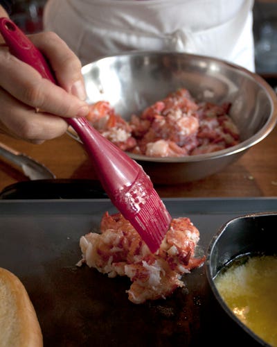 httpswww.saveur.comsitessaveur.comfilesimport2010images2010-127-LOBSTER_ROLL_3.jpg