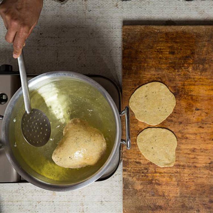 httpswww.saveur.comsitessaveur.comfilesimport20142014-08gallery_india-how-to-puri-fry_750x750.jpg