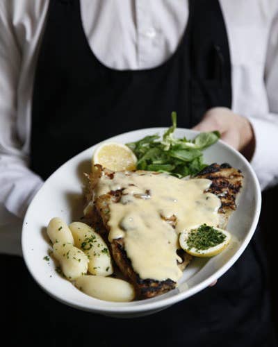 Turbot aux Beurre Blanc (Grilled Turbot with White Wine and Butter Sauce)