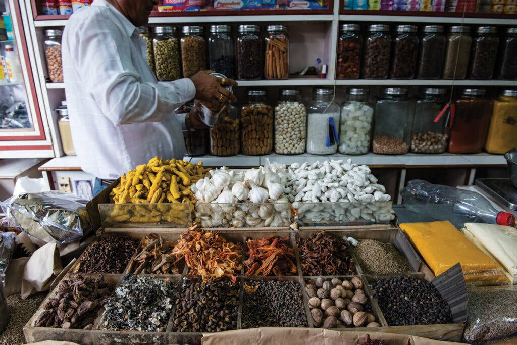 feature_west-india_mumbai_lal-bag-spice-market_1200x800.jpg