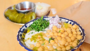 What Goes Into Making Israel’s Top Bowl of Hummus