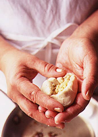 httpswww.saveur.comsitessaveur.comfilesimport2007images2007-1232_pupuseria_2.jpg