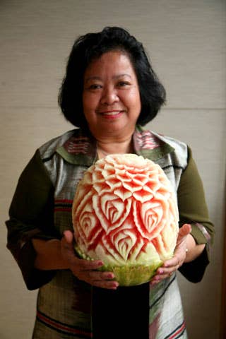 httpswww.saveur.comsitessaveur.comfilesimport2008images2008-07634-thai_watermelon_carving_18_480.jpg