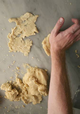 httpswww.saveur.comsitessaveur.comfilesimport2008images2008-11634-pie_crust_5-480.jpg