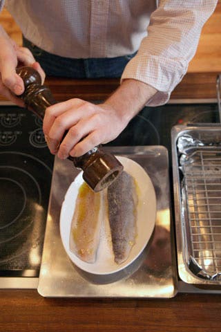 httpswww.saveur.comsitessaveur.comfilesimport2009images2009-04634-119_web_smoking_fish_5_480.jpg