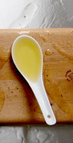 httpswww.saveur.comsitessaveur.comfilesimport2008images2008-04634-111_sesame_oil_kadoya_4_480.jpg
