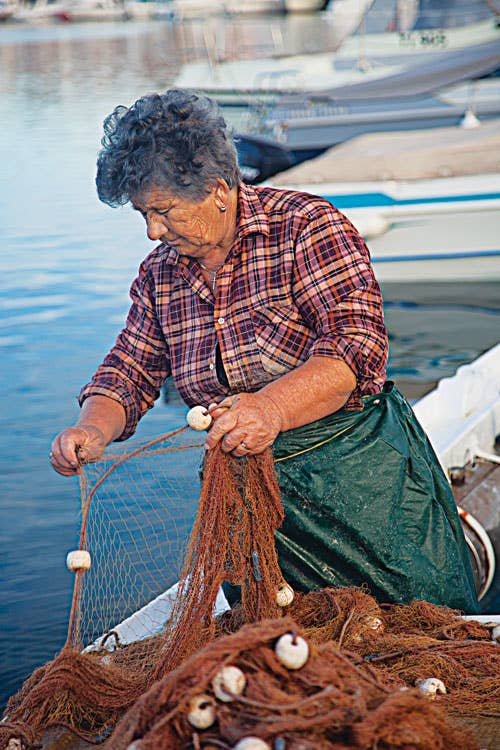 httpswww.saveur.comsitessaveur.comfilesimport20142014-03scenes-from-the-dalamatian-coast-murter-fisherwoman-500&#215;750-i164.jpg