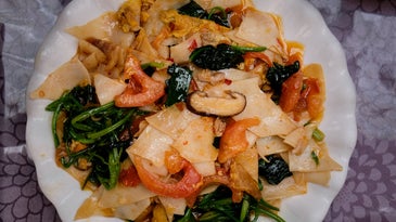 Stir-Fried Chinese Rice Cakes with Pork Belly, Tomatoes, and Spinach (Dajiujia)