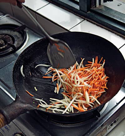 httpswww.saveur.comsitessaveur.comfilesimport2010images2010-04634-129_noodles_step1_400.jpg
