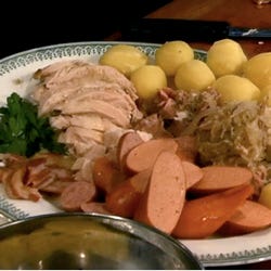 httpswww.saveur.comsitessaveur.comfilesimport2010images2010-117-20101103-hunter-turkey-sauerkraut-250&#215;250.jpg