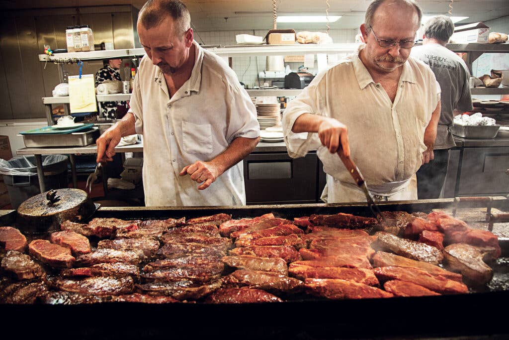 httpswww.saveur.comsitessaveur.comfilesimport2013images2013-077-travels_heres-the-beef-cascios-steakhouse_1500x1000.jpg