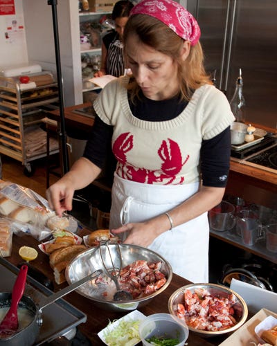 httpswww.saveur.comsitessaveur.comfilesimport2010images2010-127-LOBSTER_ROLL_17.jpg
